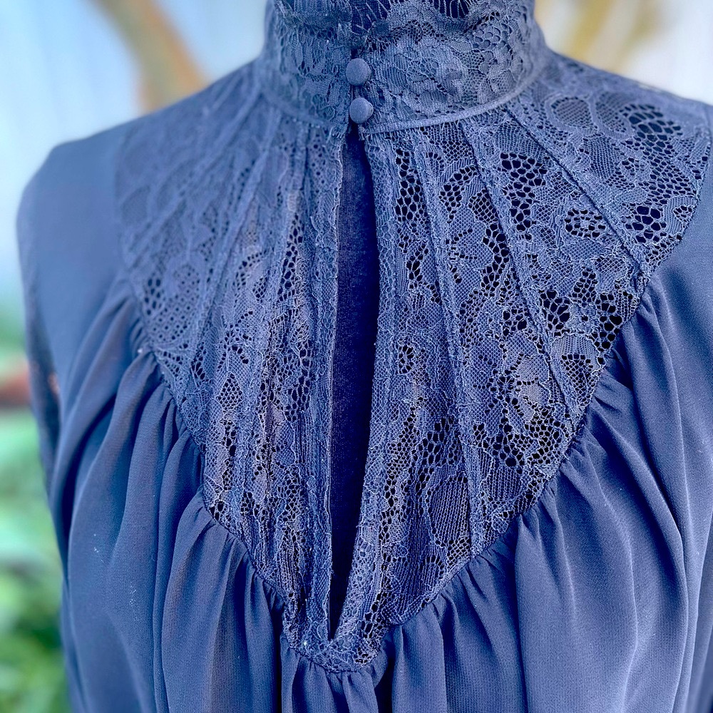 🖤 Express Black Lace & Sheer Keyhole Peplum Blouse 🖤 - Picture 5 of 13